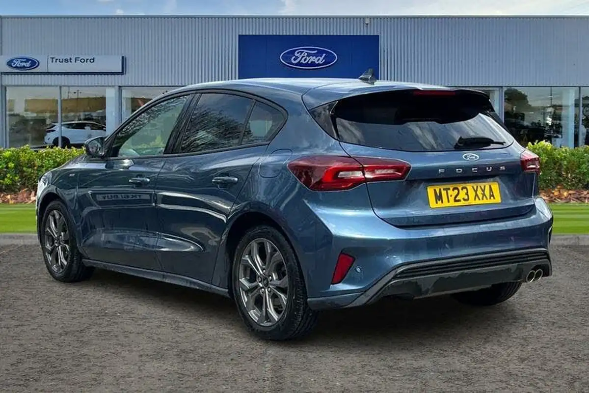2023-ford-focus-10t-st-line-125ps-hatchback-big-1
