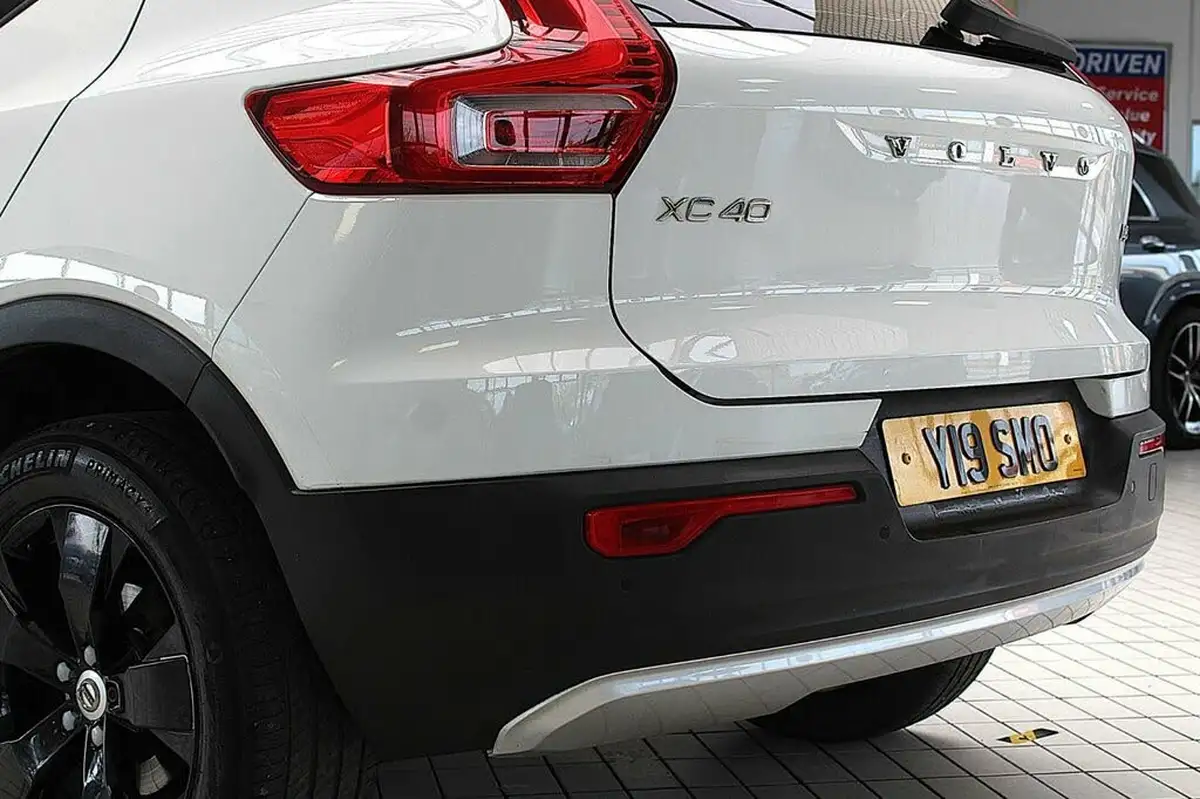 2018-volvo-xc40-20td-d3-momentum-geartronic-big-13