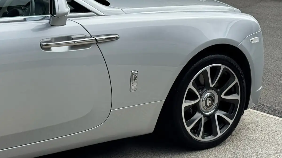2018-rolls-royce-wraith-66-big-17