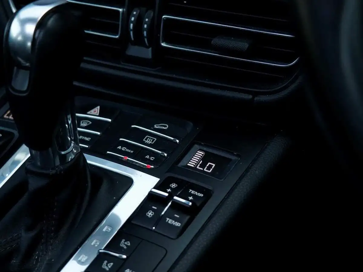 2019-porsche-macan-30-v6-s-big-15