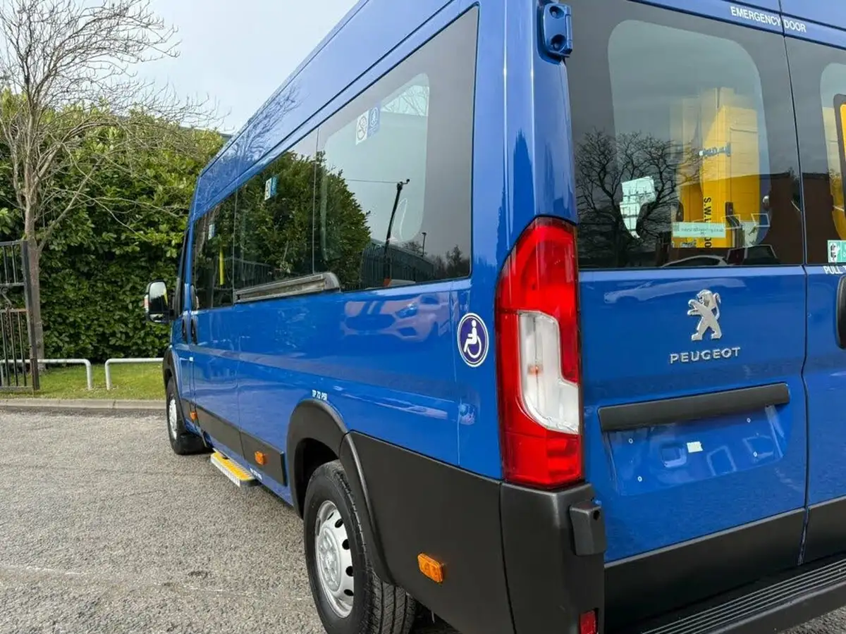 2018-peugeot-boxer-20-bluehdi-440-l4-h2-130-window-big-24