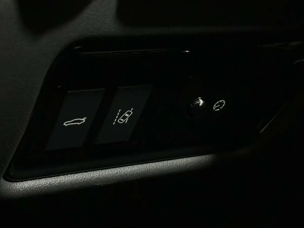 2018-jaguar-xe-20i-portfolio-200ps-1997cc-big-15