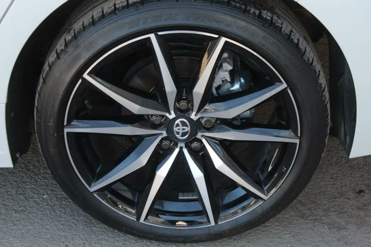 2023-toyota-corolla-18-vvt-i-gr-sport-138bhp-hatchback-big-13