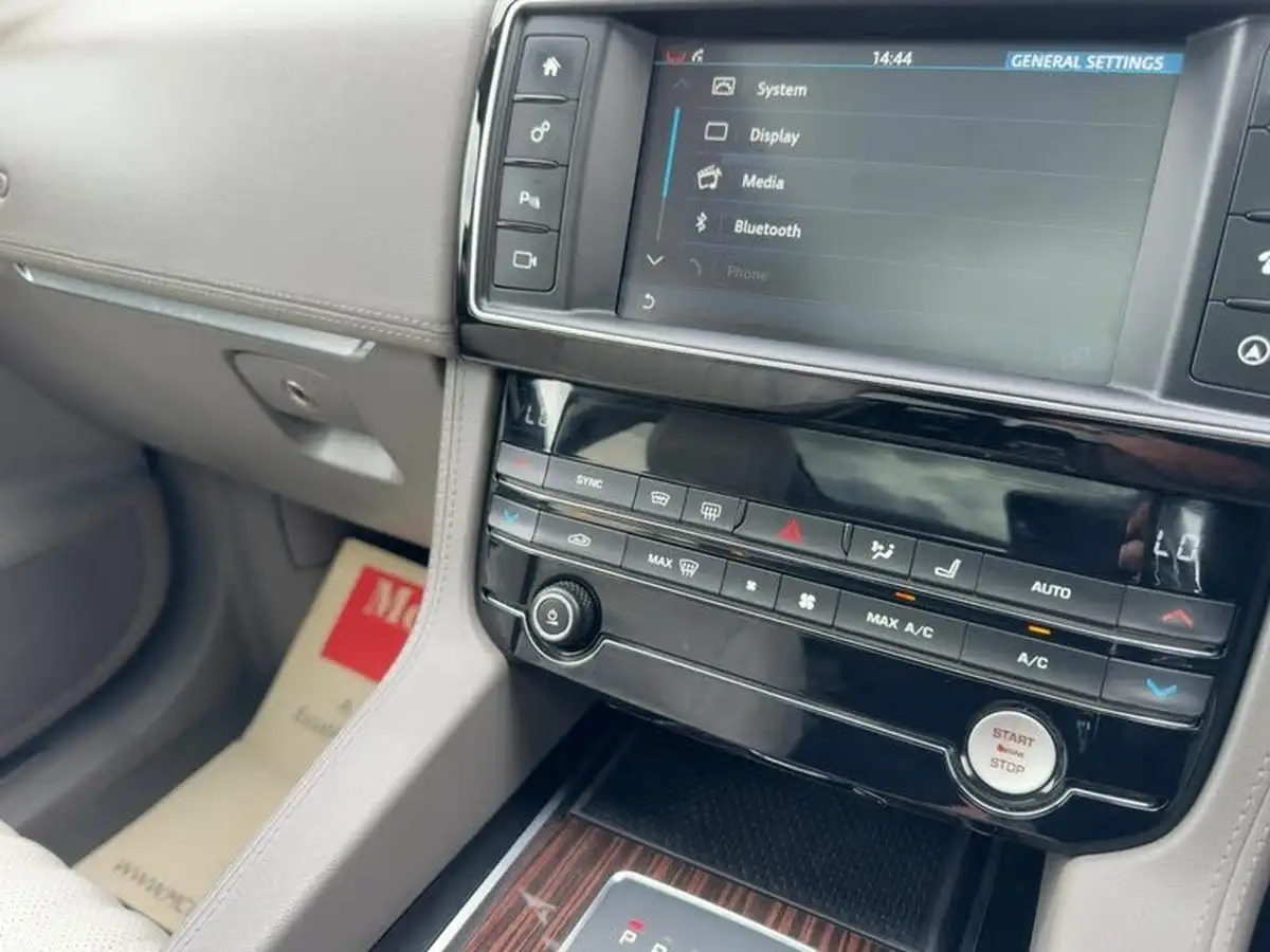 2018-jaguar-f-pace-20i-portfolio-300ps-awd-1999cc-big-41