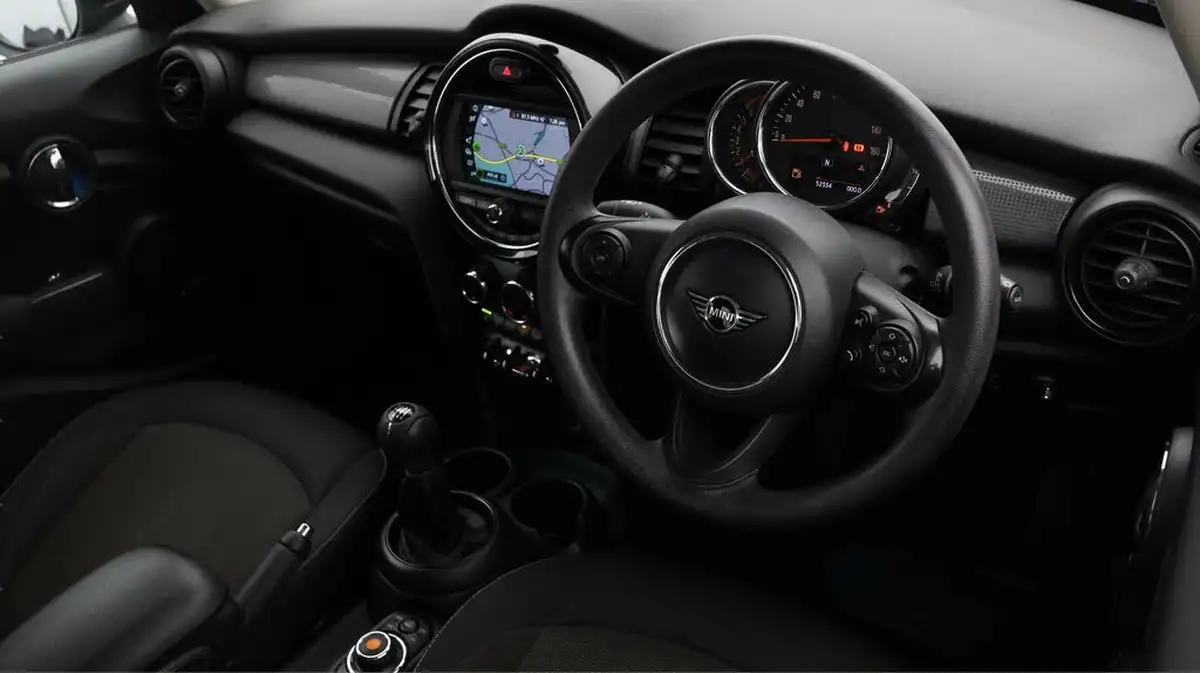 2020-mini-countryman-15-cooper-classic-big-8