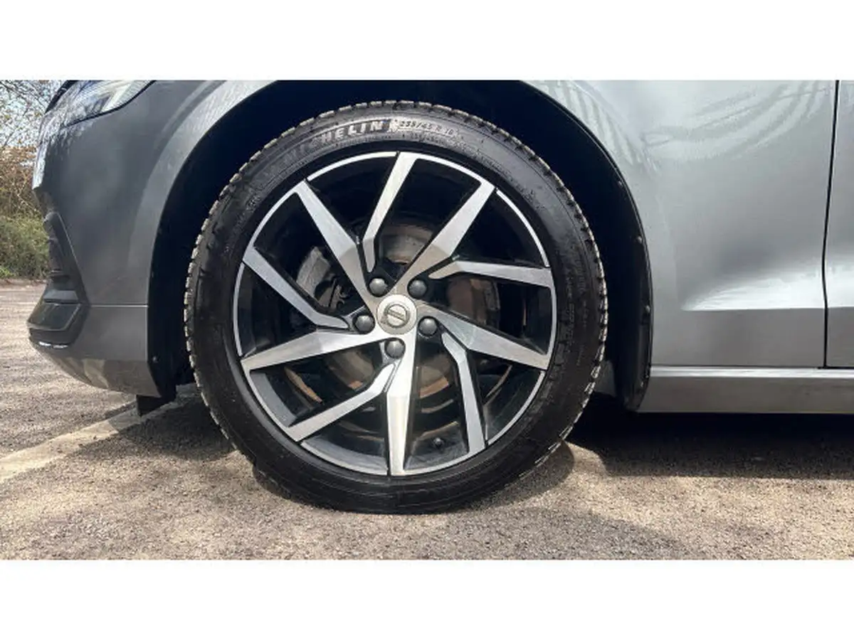 2020-volvo-v60-20-t4-momentum-plus-big-15