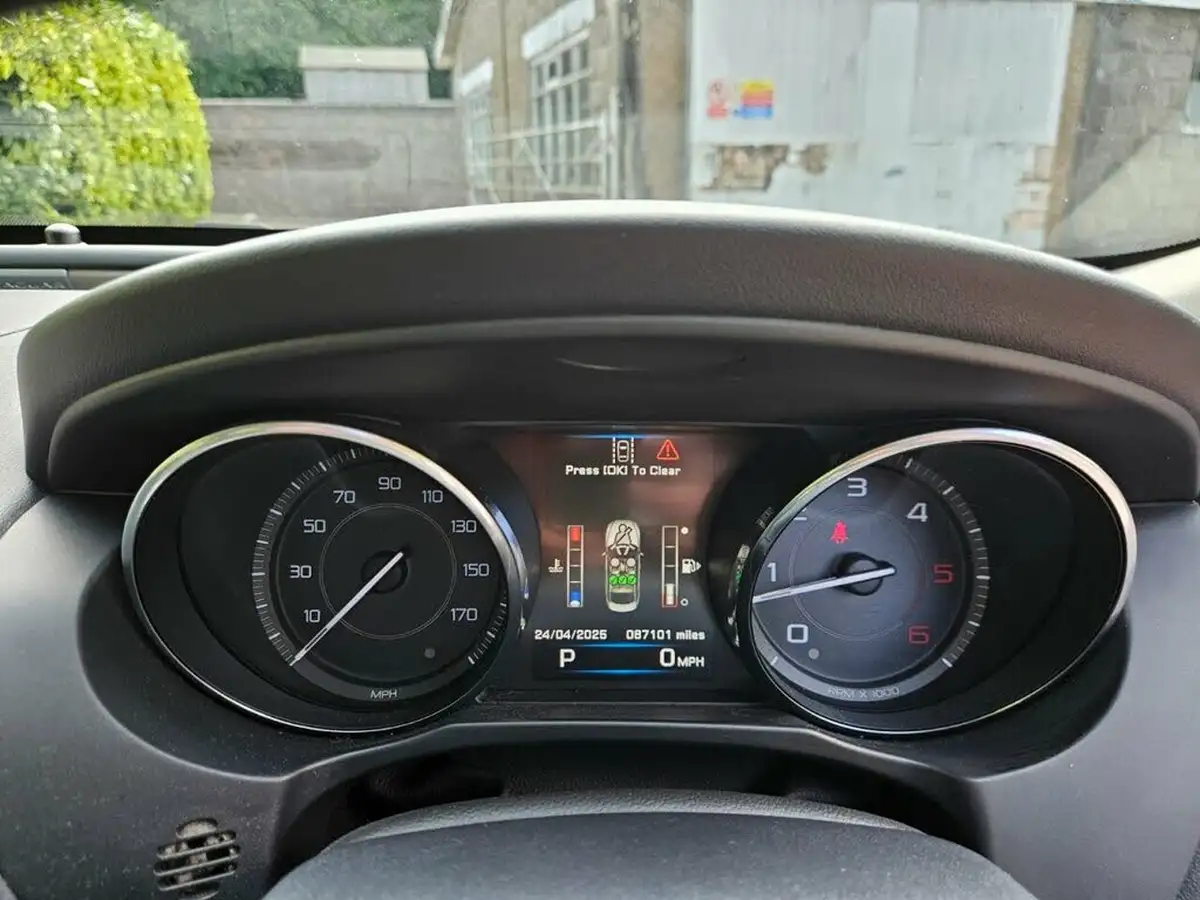 2015-jaguar-xe-20td-portfolio-163ps-auto-big-14