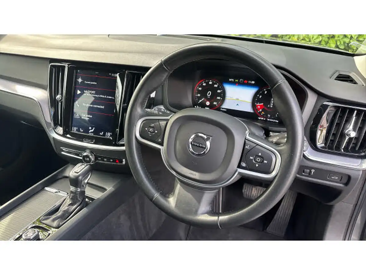 2020-volvo-v60-20-t4-momentum-plus-big-39
