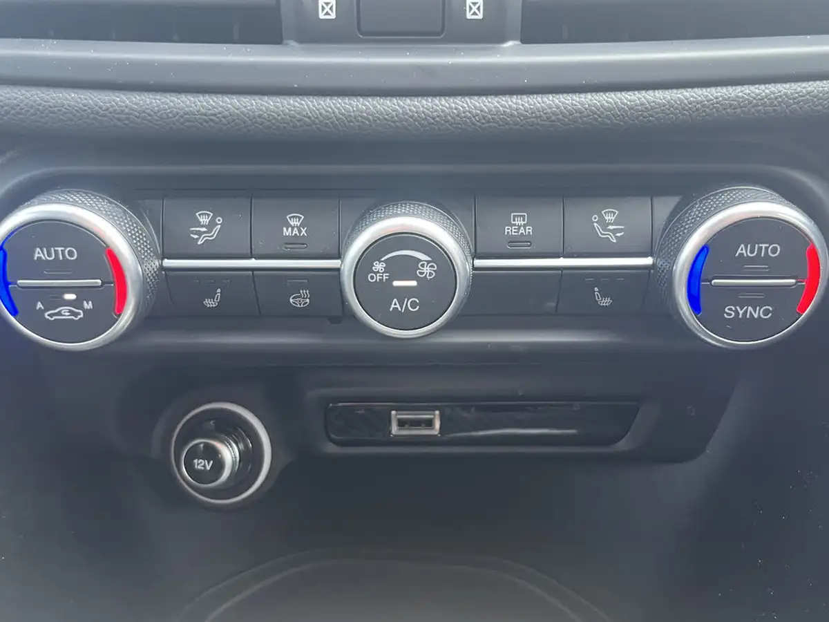 2022-alfa-romeo-giulia-29-biturbo-quadrifoglio-big-52