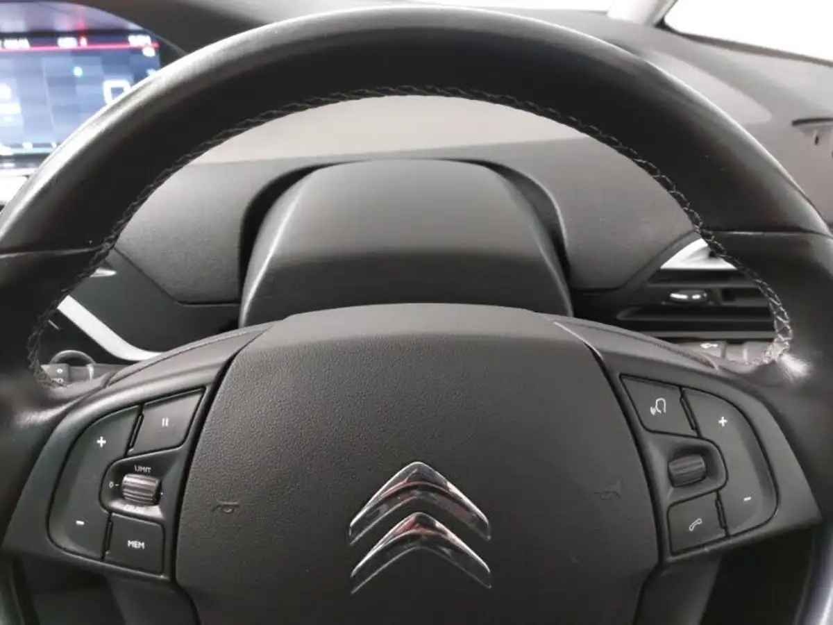 2019-citroen-c4-spacetourer-15bluehdi-flair-big-9