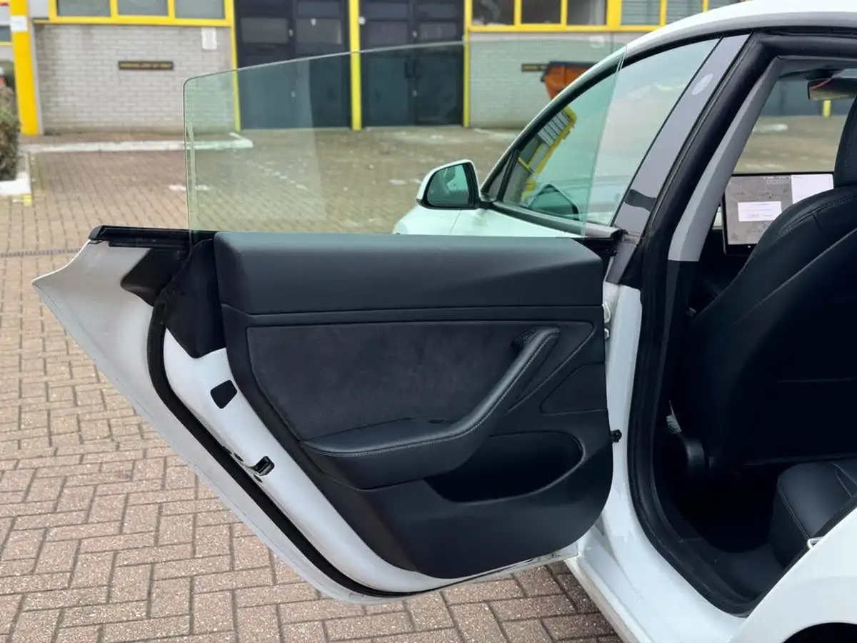2020-tesla-model-3-e-long-range-big-29
