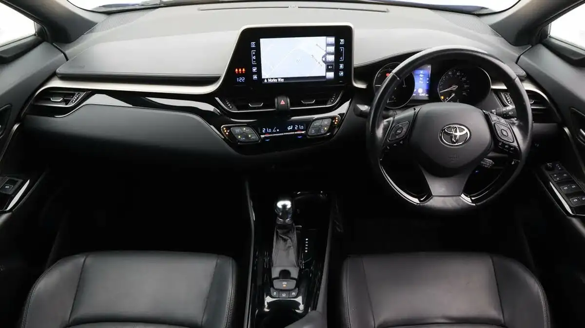2018-toyota-c-hr-18-vvt-i-design-big-13