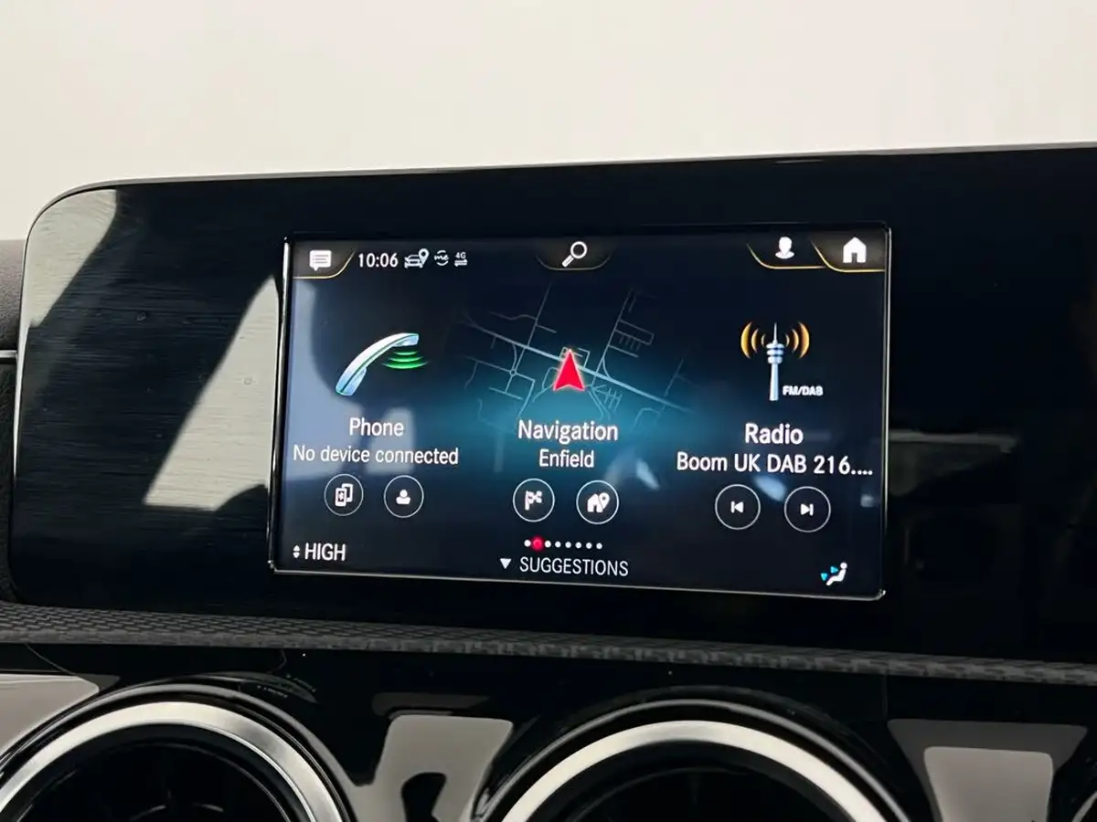 2021-mercedes-benz-a-class-13-a180-se-7g-dct-big-24