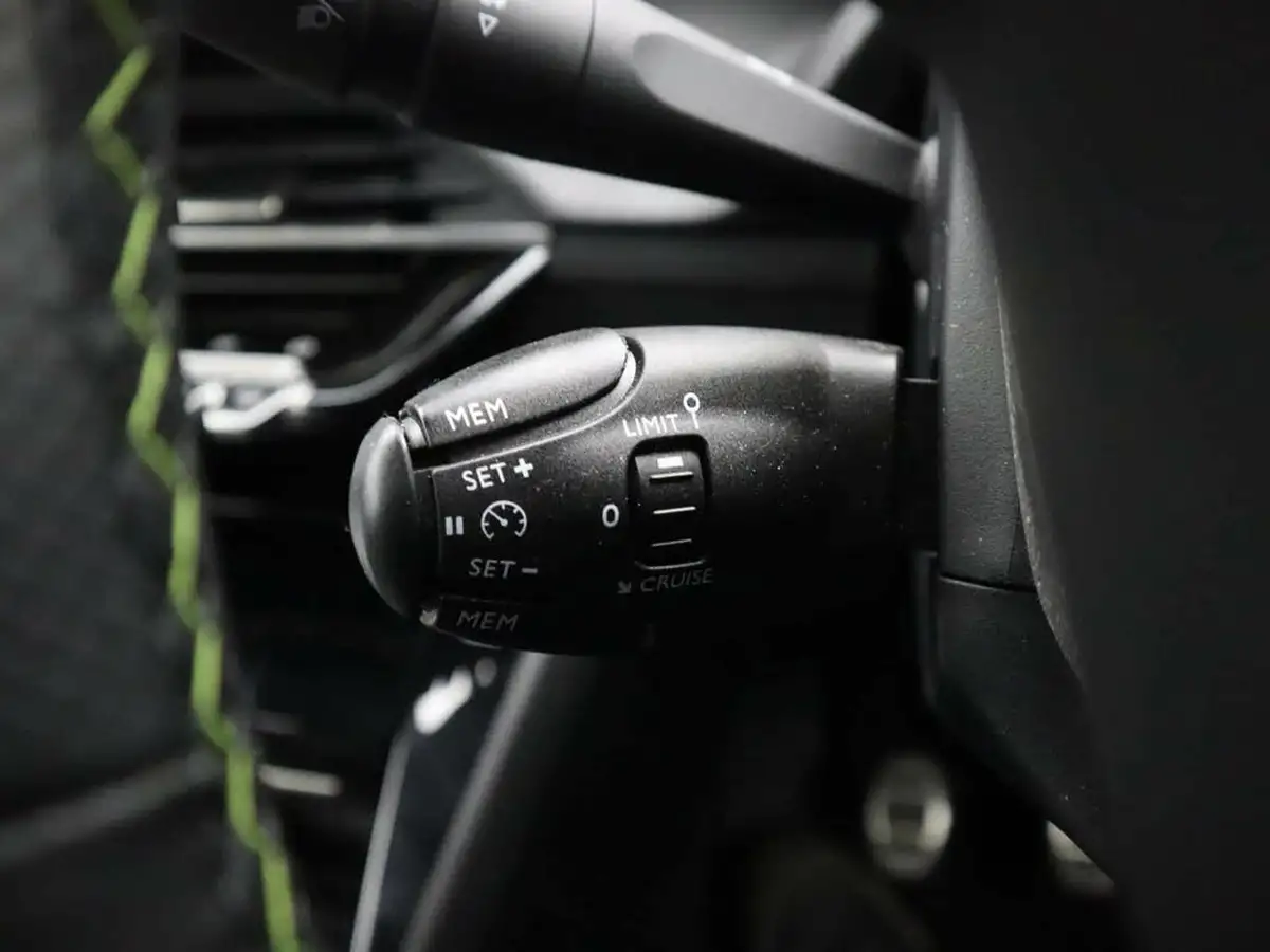 2023-peugeot-208-12-puretech-gt-100ps-big-24