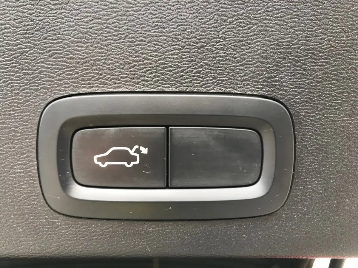 2021-volvo-xc40-15-t3-r-design-pro-161bhp-auto-big-15