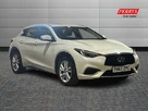 2017-infiniti-q30-15d-se-small-0