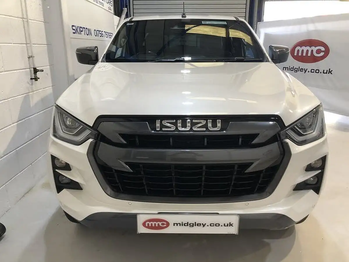 2022-isuzu-d-max-19td-v-cross-pickup-big-1