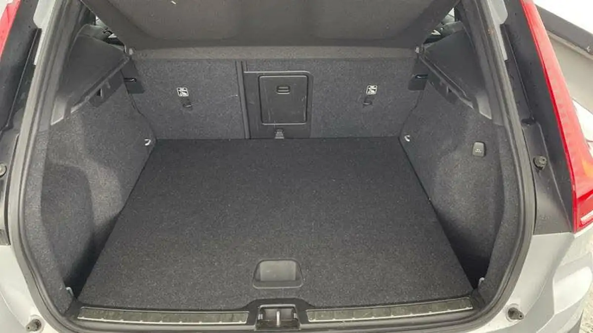 2021-volvo-xc40-20-b4-inscription-pro-197bhp-geartronic-big-21