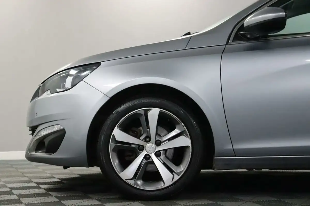2016-peugeot-308-12-puretech-allure-130bhp-big-22