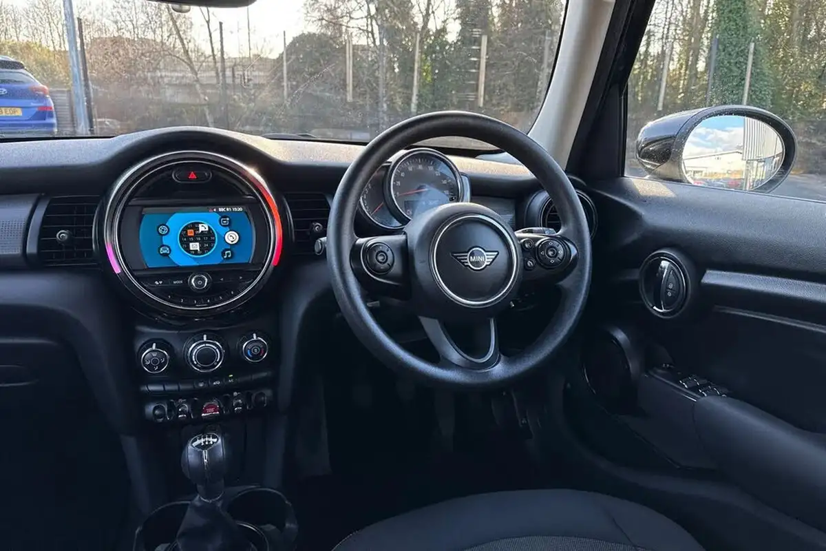 2020-mini-countryman-15-cooper-classic-big-17