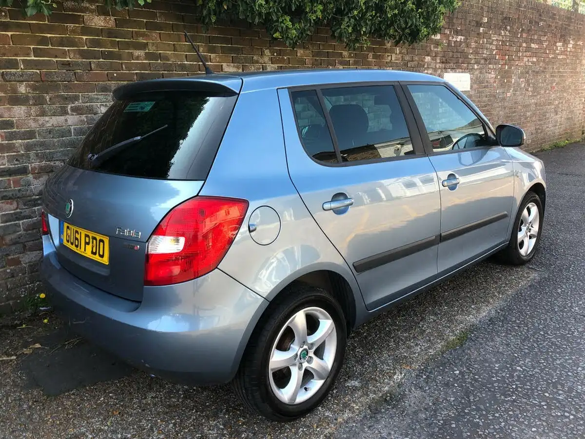 2011-skoda-fabia-16td-se-plus-90bhp-dpf-plus-hatchback-big-5