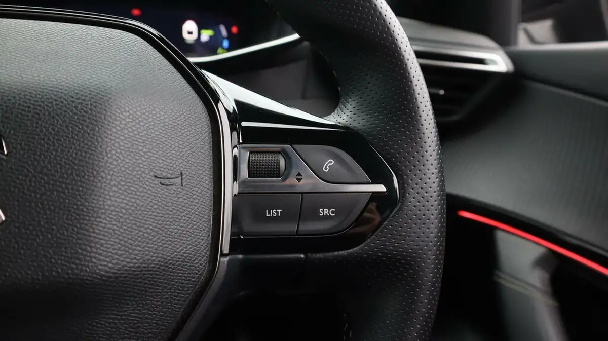 2023-peugeot-2008-suv-e-gt-136bhp-50kwh-station-wagon-big-27