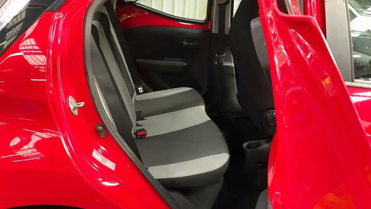2018-toyota-aygo-10-vvt-i-x-play-71bhp-5d-big-7