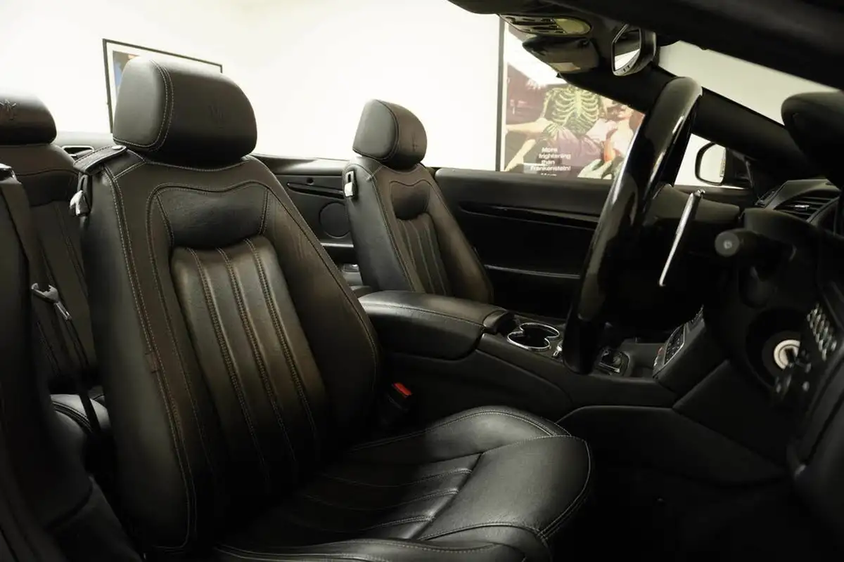 2010-maserati-grancabrio-47-big-3