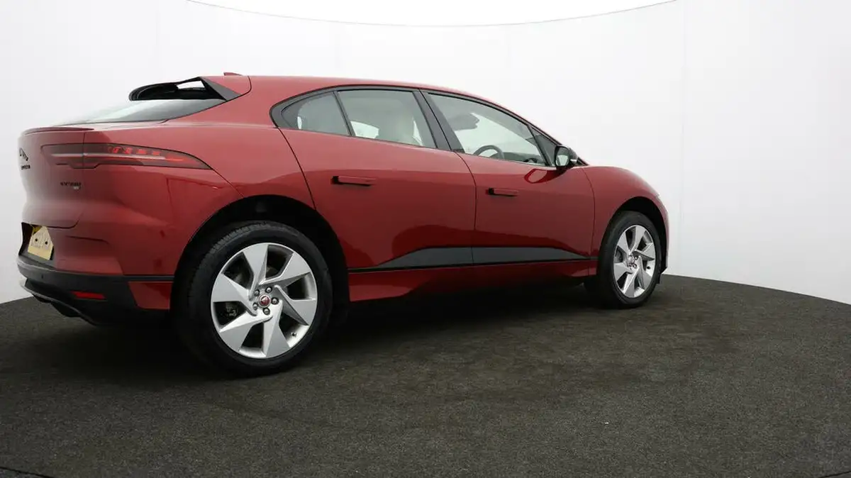 2022-jaguar-i-pace-ev400-se-big-25