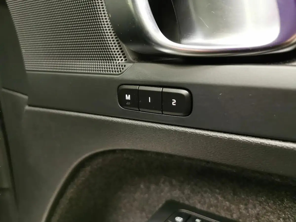 2023-volvo-xc40-e-twin-recharge-plus-big-15