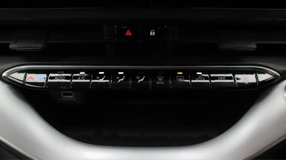 2022-fiat-500-e-icon-117bhp-big-12