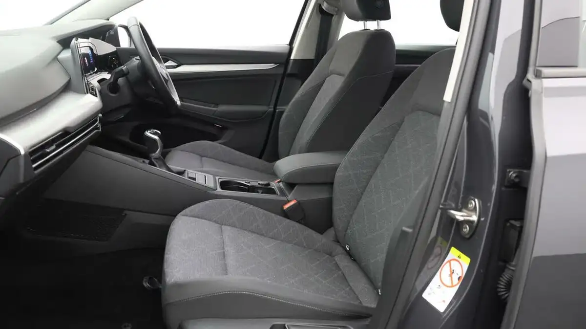 2022-volkswagen-golf-15-tsi-life-130ps-hatchback-big-13