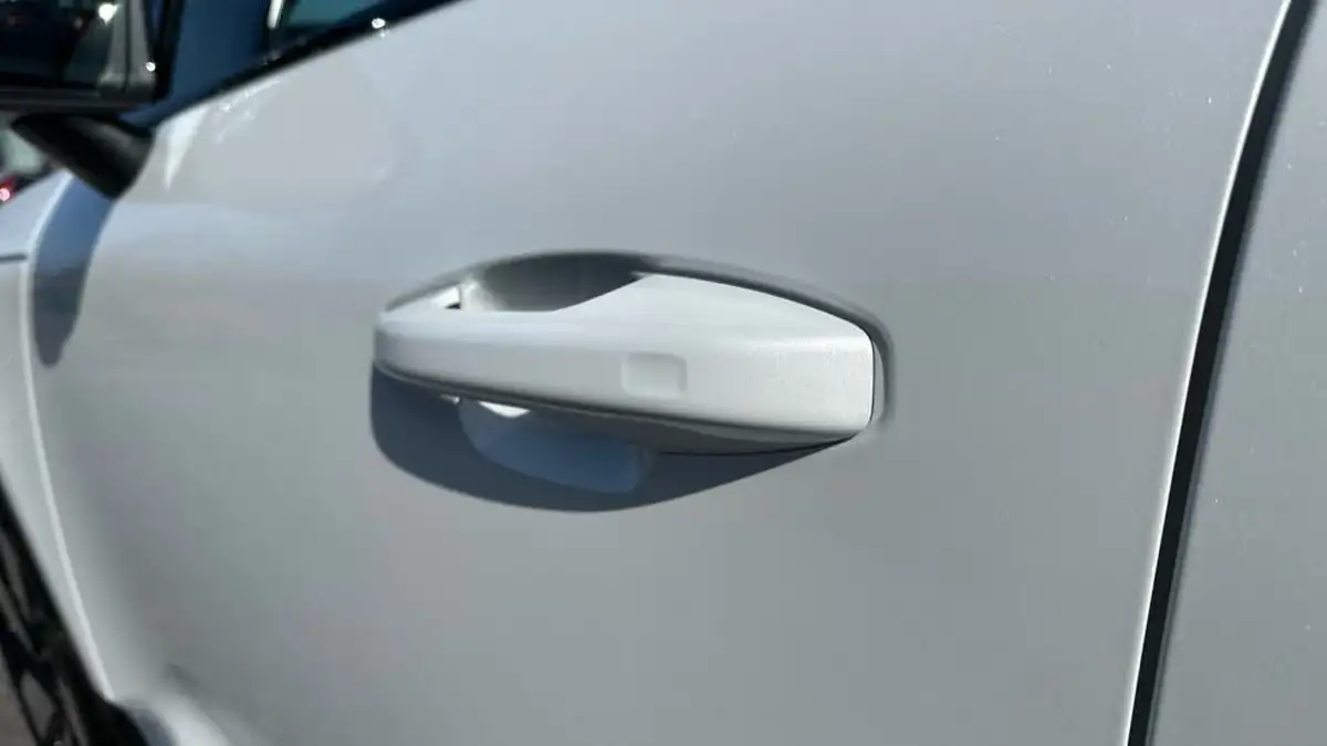 2025-volvo-ex40-e-ultra-big-24