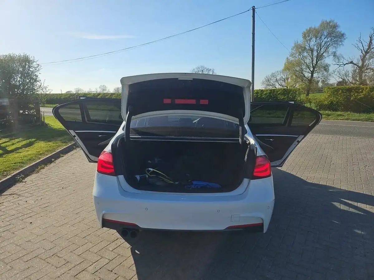 2017-bmw-3-series-20-330e-m-sport-shadow-edition-big-23