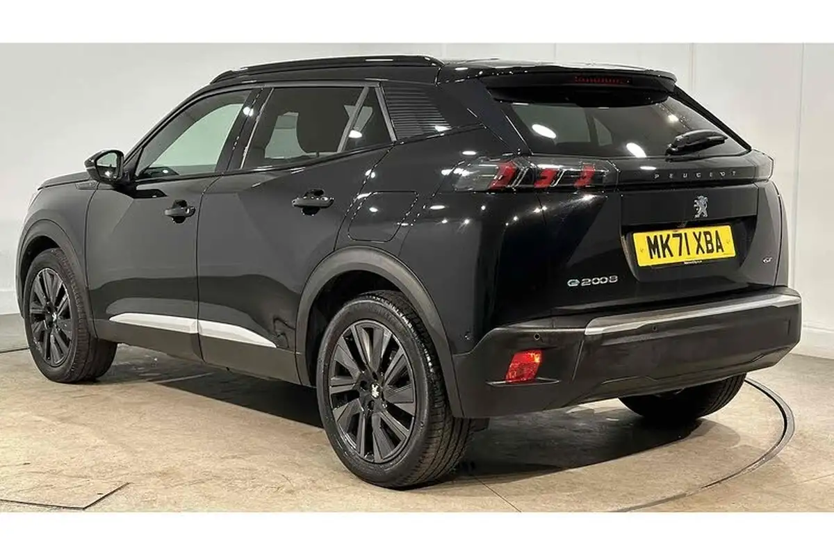 2021-peugeot-2008-suv-e-gt-premium-big-4