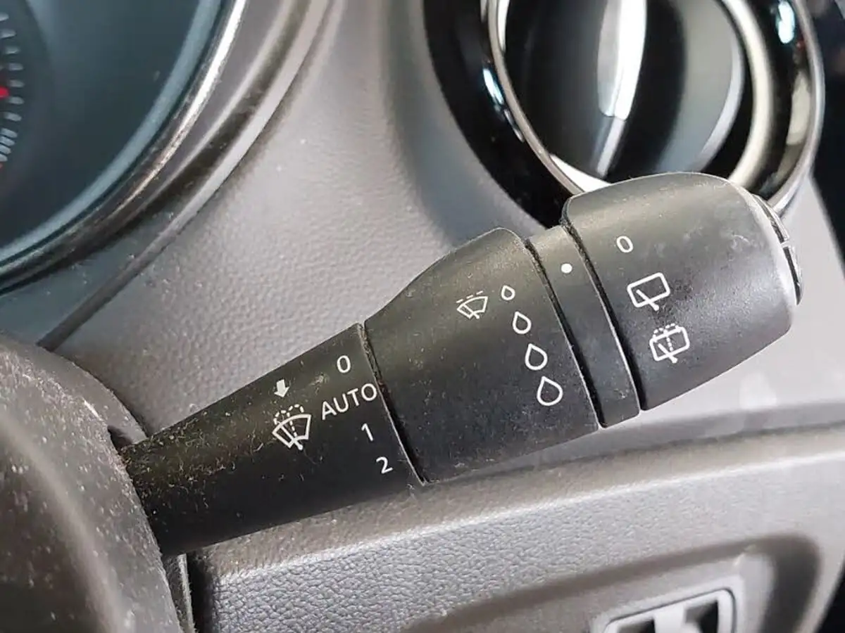 2019-renault-captur-09-tce-play-big-18