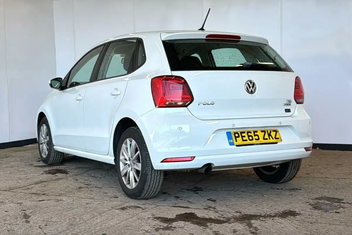 2015-volkswagen-polo-12-tsi-se-5d-big-1