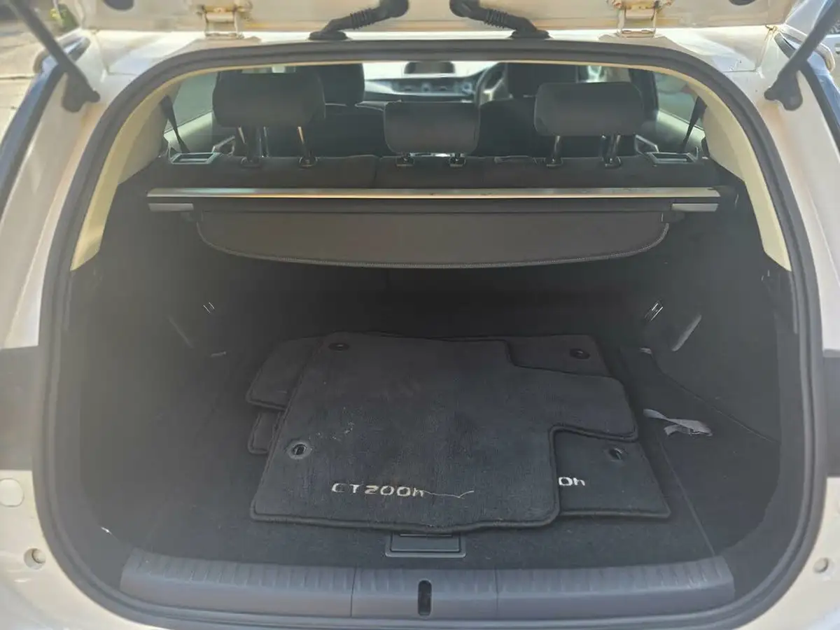 2015-lexus-ct-200h-18-advance-cvt-big-59