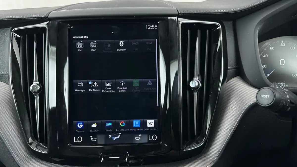 2020-volvo-xc60-20-b5-inscription-awd-big-25