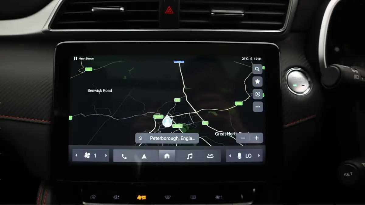 2022-mg-zs-suv-e-trophy-ev-176ps-big-11