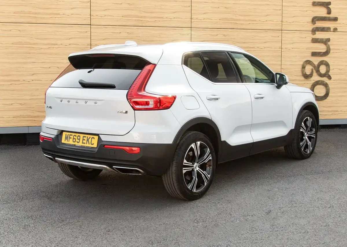 2019-volvo-xc40-20-t4-inscription-pro-awd-big-2