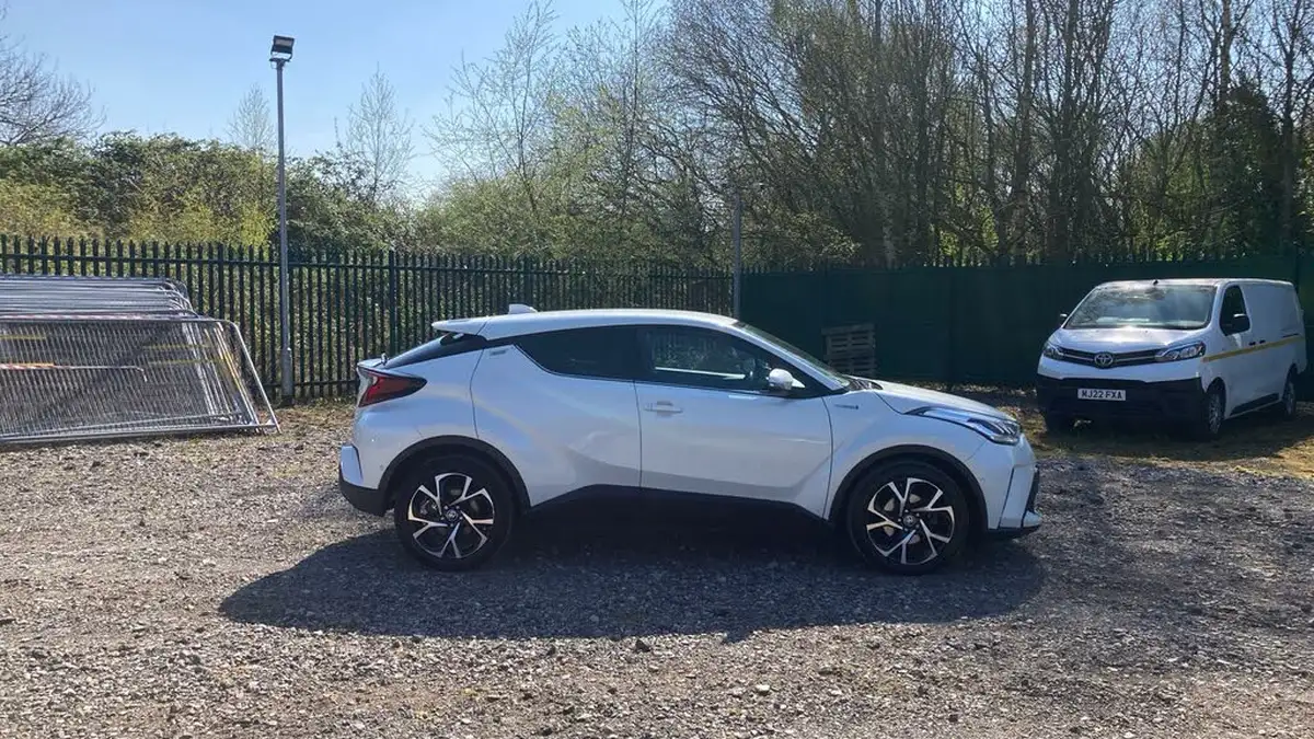 2022-toyota-c-hr-18-vvt-i-design-big-15