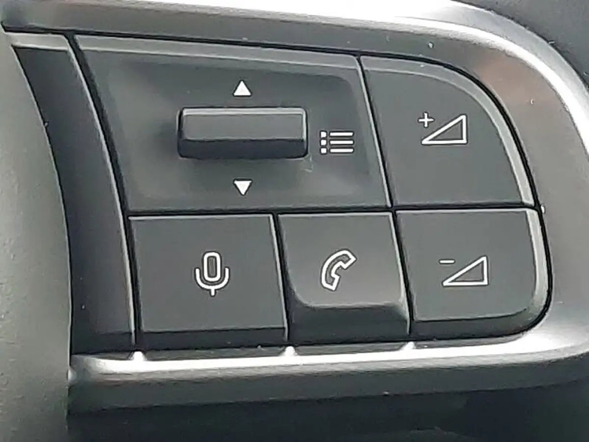 2024-jeep-avenger-12-gse-summit-e-hybrid-48v-auto-big-12