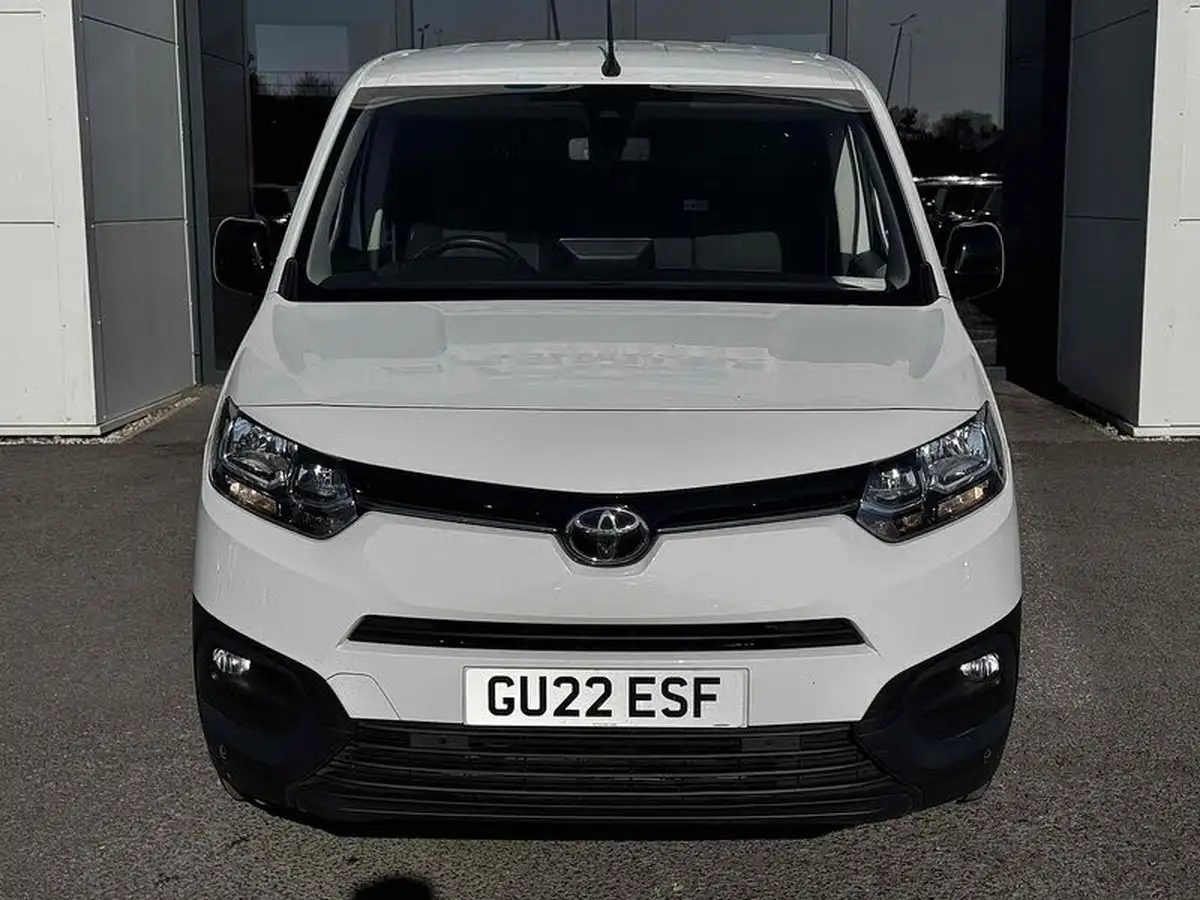 2022-toyota-proace-city-15d-icon-l2-big-35