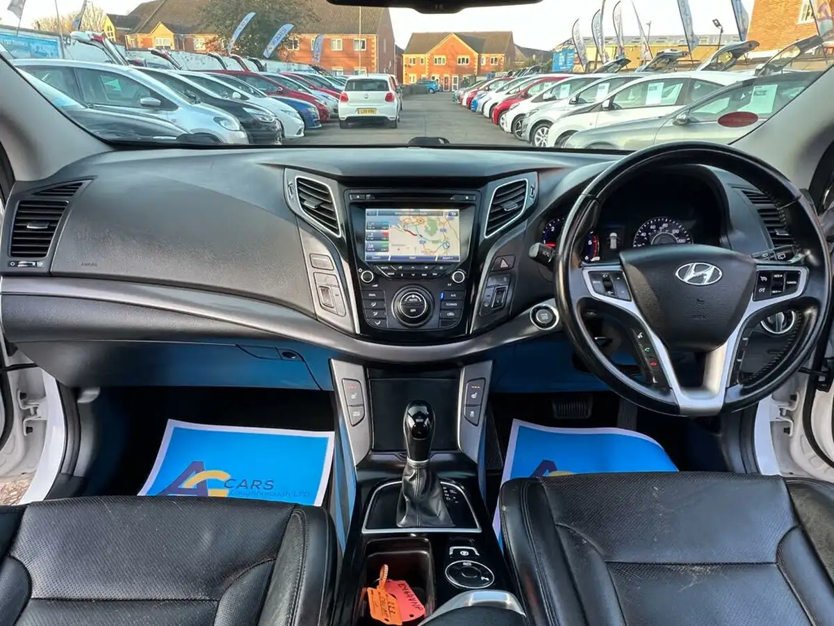 2015-hyundai-i40-17td-premium-estate-5d-auto-big-1