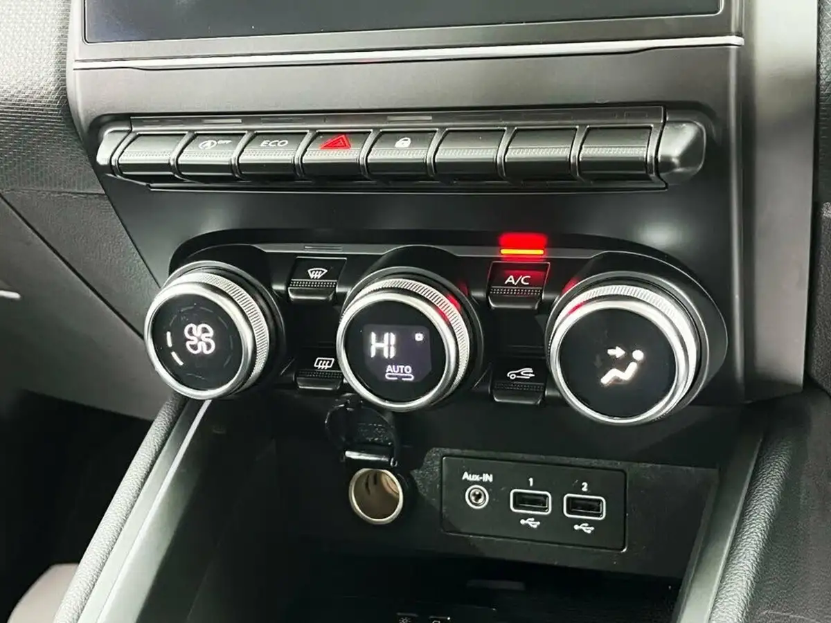 2022-renault-clio-10-tce-iconic-edition-big-20
