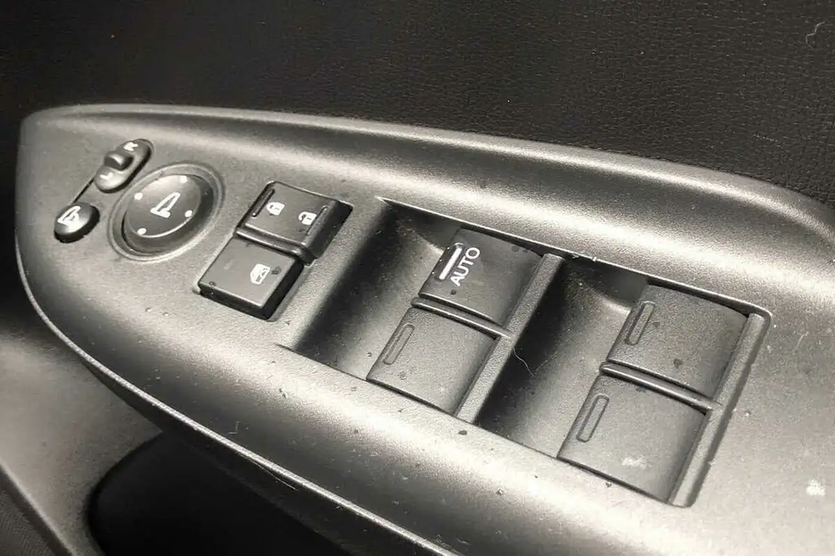 2019-honda-jazz-13-i-vtec-se-cvt-big-45