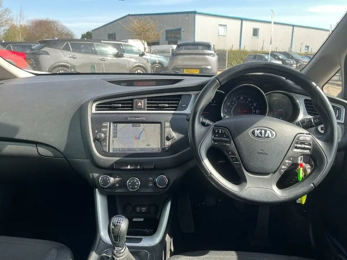 2017-kia-ceed-16crdi-2-hatchback-big-10