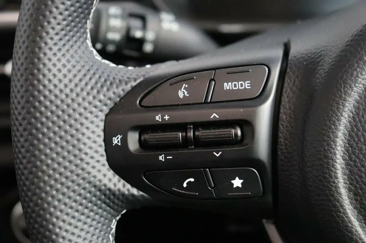 2024-kia-picanto-12-gt-line-s-big-28