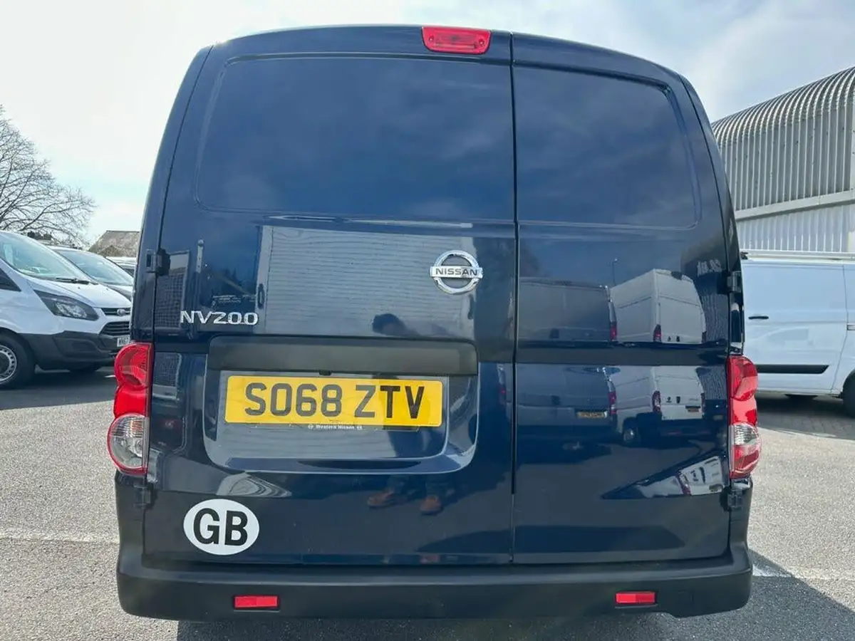 2019-nissan-nv200-15td-acenta-89bhp-crewcab-van-big-3